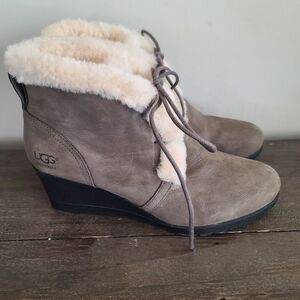 UGG Jeovana Boots Gray Suede Waterproof 1017421 Wedge Lace Up Booties Size 8.5